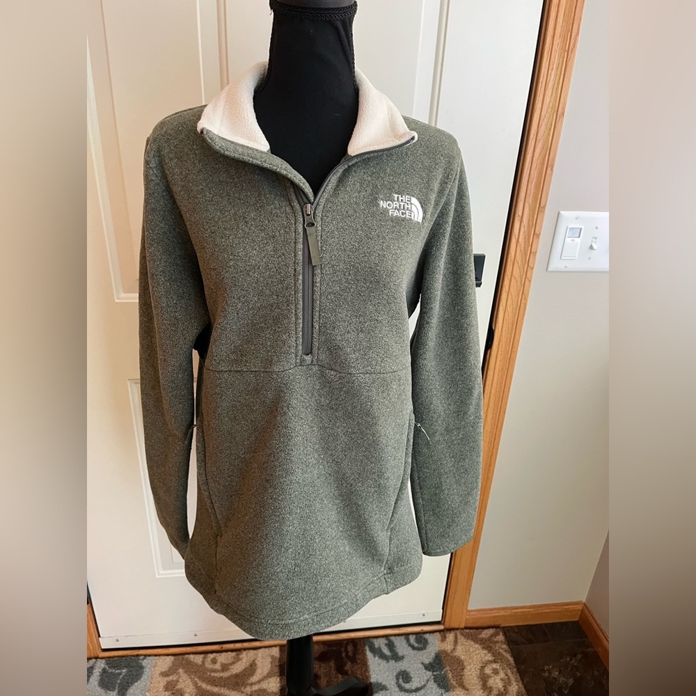 Women’s The North Face green quarter zip pull over fleece jacket. Size medium